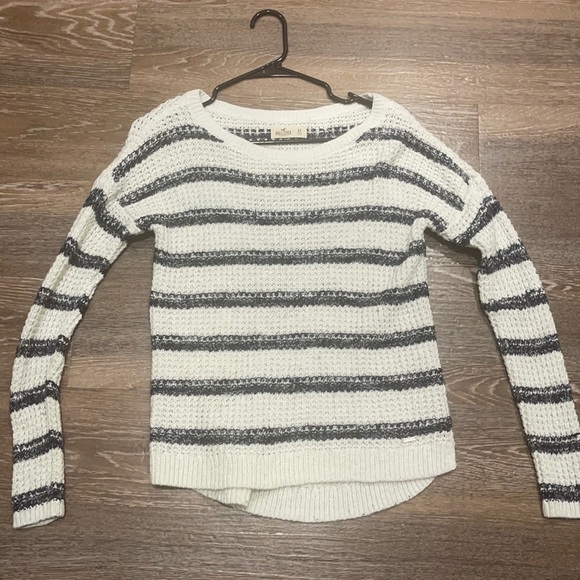 Hollister Sweater- Size XS - Picture 1 of 3